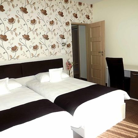 West Plaza Residence Бухарест Номер фото