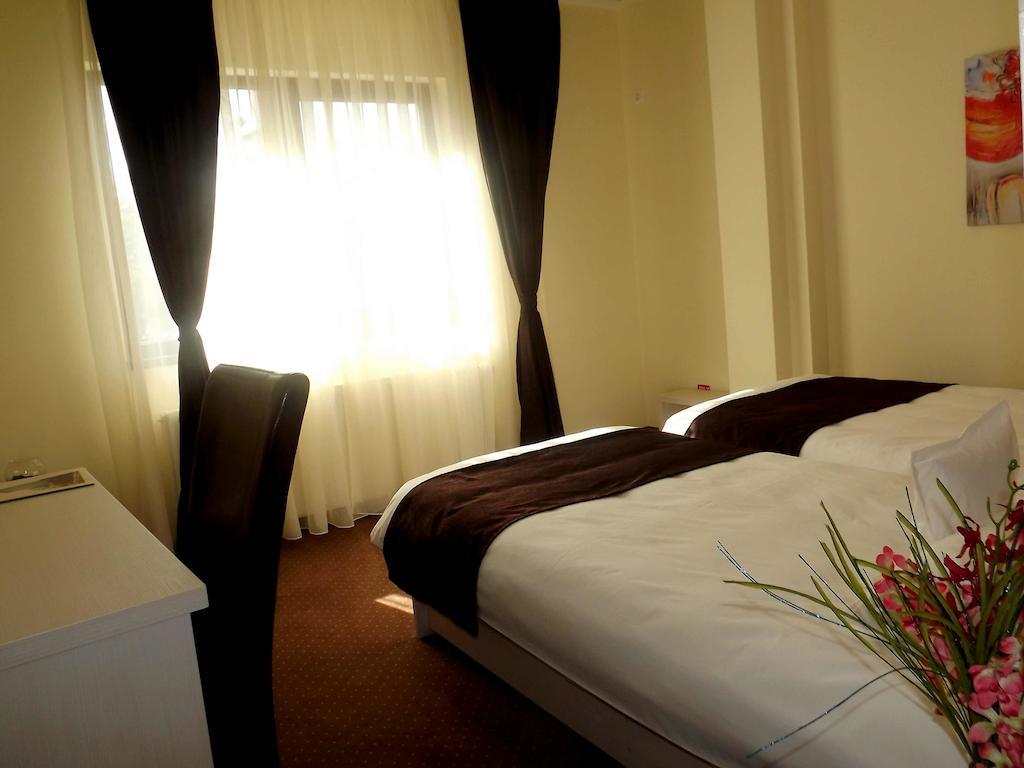 West Plaza Residence Бухарест Номер фото